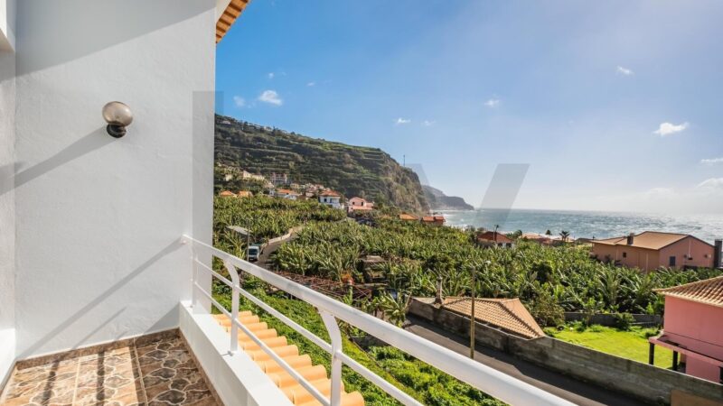 3-Storey T2 Villa with Sea View