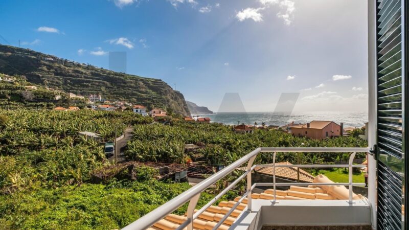 3-Storey T2 Villa with Sea View