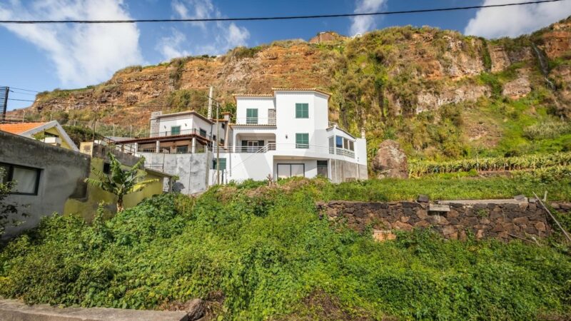 3-Storey T2 Villa with Sea View