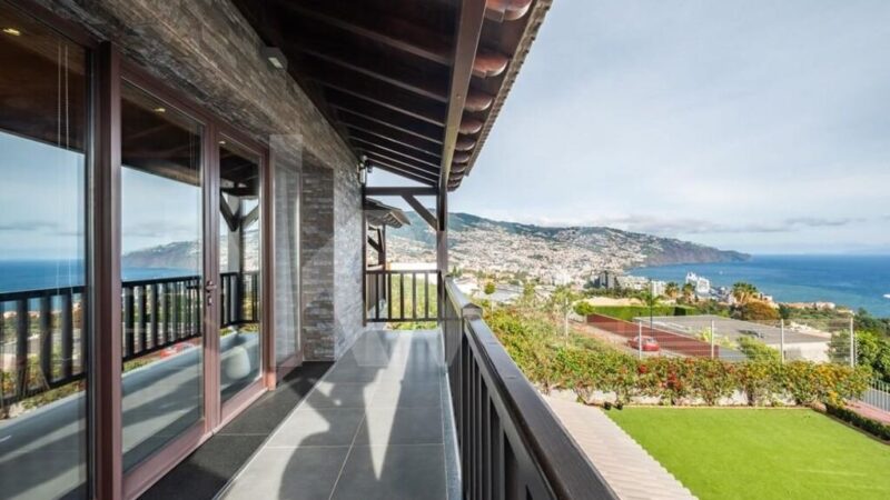 T4 Villa with Views over Funchal