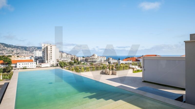 T2 at Quintinha da Fé with Pool and Garage