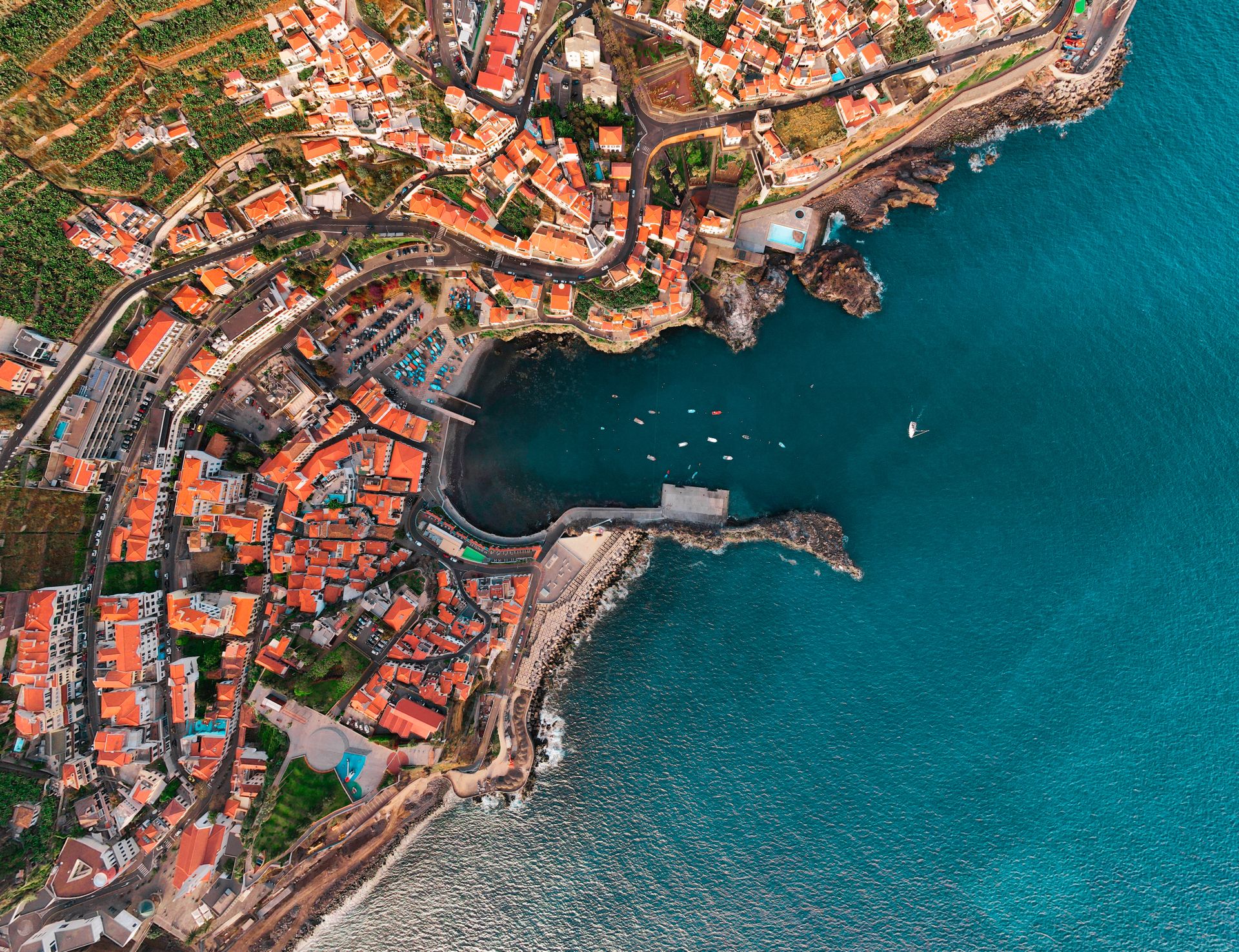 Imobiliária Madeira - Vista aérea de Funchal, cidade e porto