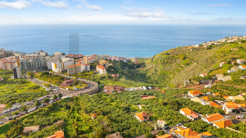 4,800 m² Land with Sea View | Building Index 1.7–2.8
