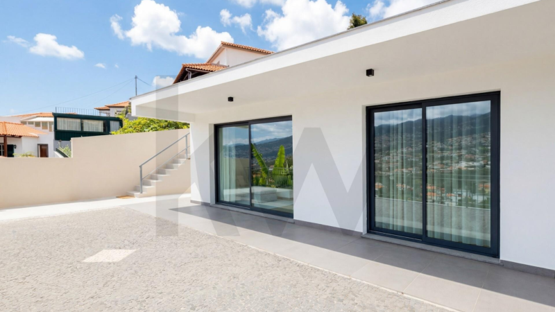 Single-Storey T2+1 Villa with Bay View