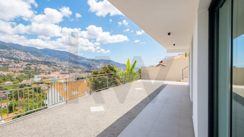 Single-Storey T2+1 Villa with Bay View