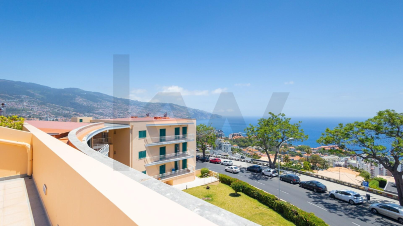 T3 Duplex Apartment with Bay View