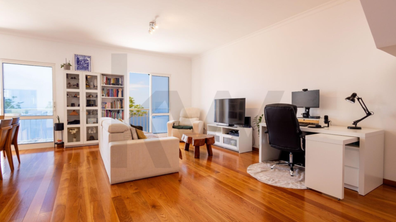 T3 Duplex Apartment with Bay View
